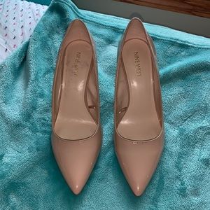 Nine West nude pointed heels size 8M